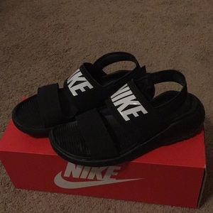 Women’s Nike Tanjun Sandal size 6